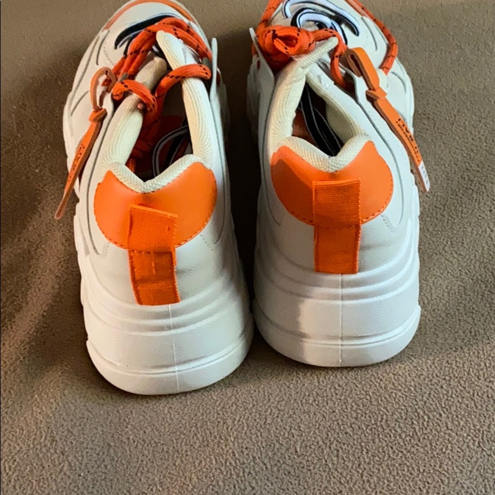 Sneakers - Picture 3 of 4